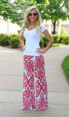 Tee and Necklace With Printed Palazzo