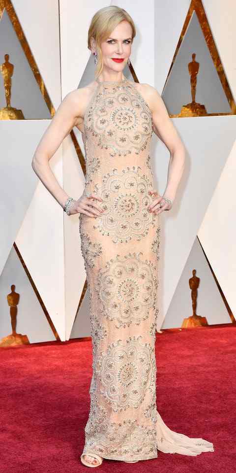 Nicole Kidman in Sleek Sheath Gown