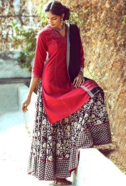 Designer-Kurtas-Wear-Over-Flowy-Skirts_files