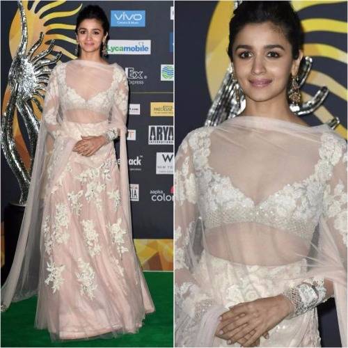 LIVA-Celebrity-Fashion-That-Ruled-2017-Alia-Bhatt