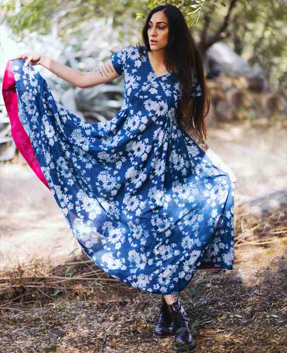 LIVA-Republic-Day-Office-Party-Trends-Flaunting-Indigo-In-An-Anarkali