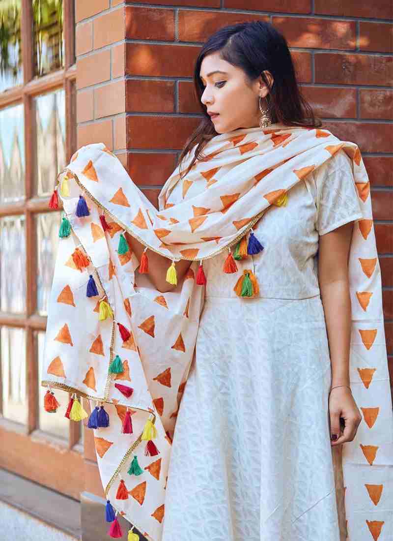 LIVA-Kurti-Fashion-Trends-Pair-With-Heavy-Dupattas