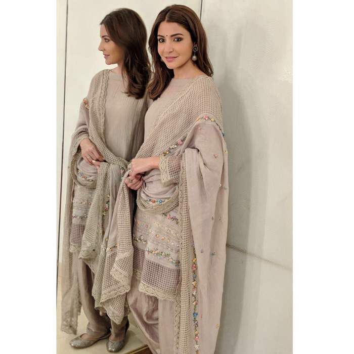 Kurta-for-the-festive-season-Anushka-Sharma