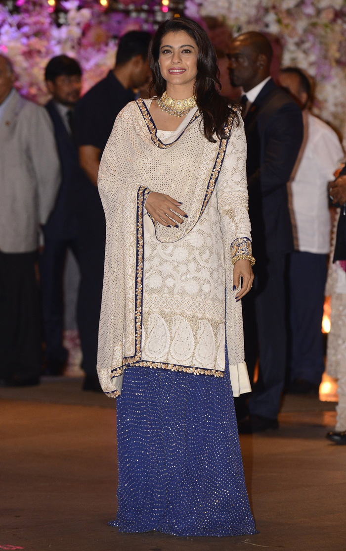 Kurta-for-the-festive-season-Kajol